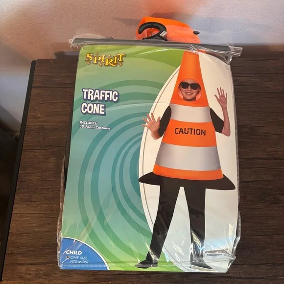 Kids safety cone Halloween costume - Picture 1 of 3